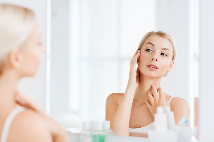 Quelles sont les erreurs courantes en matière de soin de la peau que la plupart des gens font sans le savoir ?